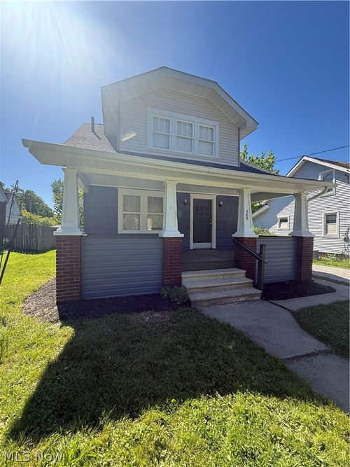 586 Brittain Rd, Akron, OH, 44305-2035 | Card Image
