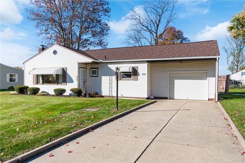 5838 Harter Home Dr, New Franklin, OH, 44319-4641 | Card Image