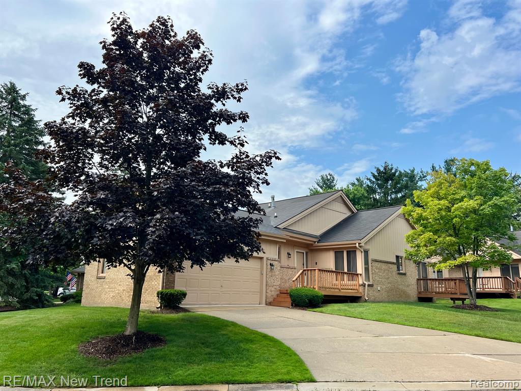 River Ridge Trl, Farmington Hills, MI 48335
