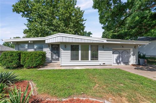6104 Garfield Ave, Gladstone, MO, 64118-5014 | Card Image