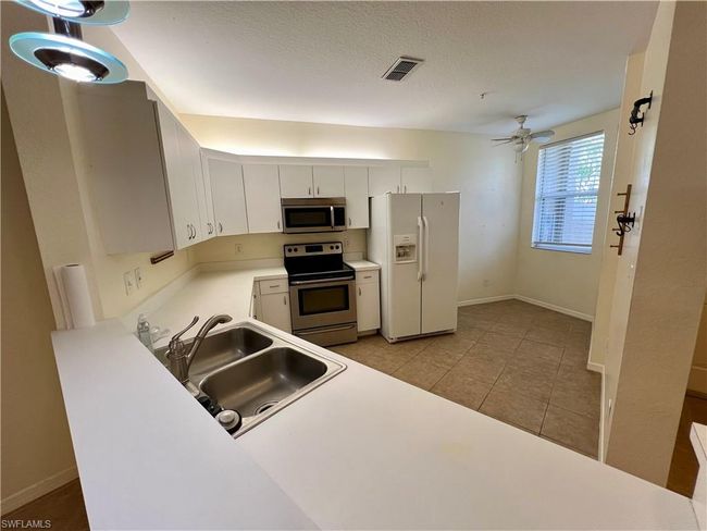APT-103 - 12030 Summergate Cir, Condo with 2 bedrooms, 2 bathrooms and null parking in FORT MYERS FL | Image 5