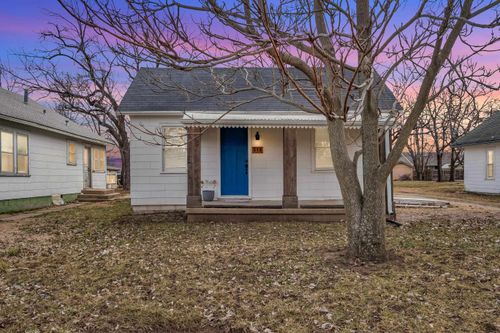 518 N Cedar St, Marion, KS, 66861-1310 | Card Image
