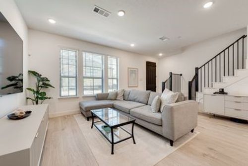 524 4th St, Argyle, TX, 76226-4555 | Card Image