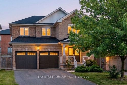 37 Mynden Way, Newmarket, ON, L3X3A7 | Card Image
