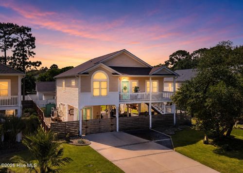 131 Ne 15th St, Oak Island, NC, 28465-6418 | Card Image