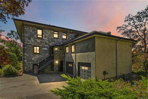 b-3960 Cedar Hill Rd, Saanich, BC, V8N3B8 | Card Image