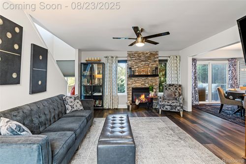 6048 Pine Cone Dr, Grand Blanc, MI, 48439-9649 | Card Image