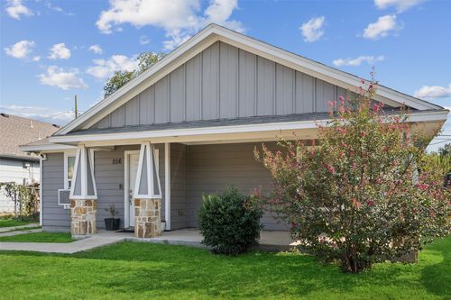 1116 E Hattie St, Fort Worth, TX, 76104-1511 | Card Image