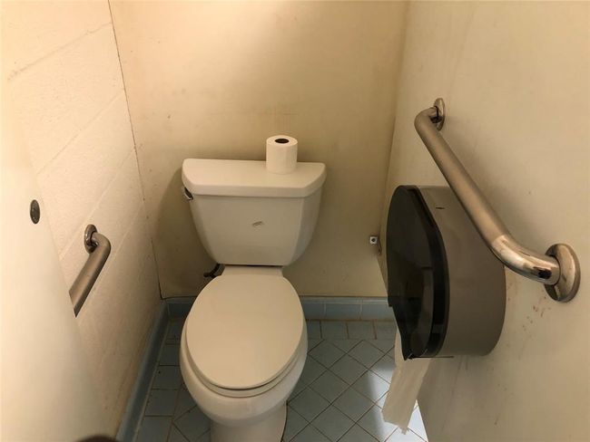 Women's RestroomStall | Image 9