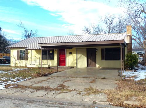 1922 S Pine St, Brady, TX, 76825-7320 | Card Image