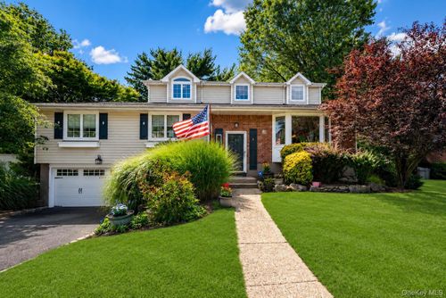 27 Delaware Ave, Jericho, NY, 11753-1420 | Card Image