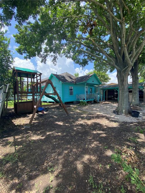 323 Avenue J, Baytown, TX, 77520-4213 | Card Image