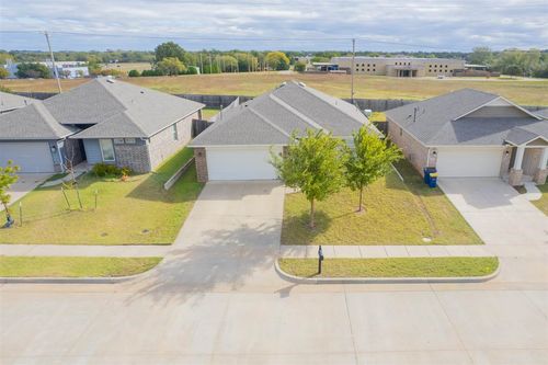 1221 S Landry Ln, Stillwater, OK, 74074-7482 | Card Image