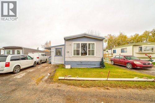 895 Elizabeth St, Pincher Creek, AB, T0K0A6 | Card Image
