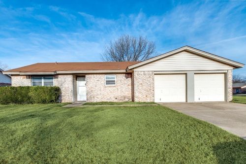 900 Skelly St, Crowley, TX, 76036-2221 | Card Image