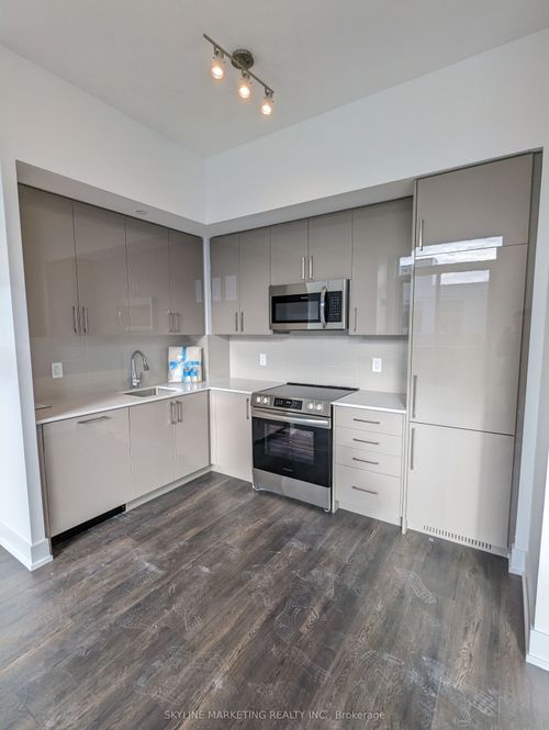816-2450 Old Bronte Rd, Oakville, ON, L6M5P6 | Card Image