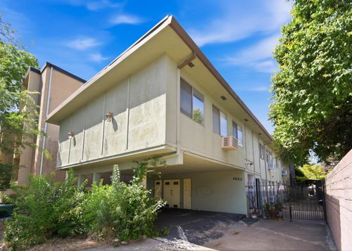 2823 U St, Sacramento, CA, 95817-1132 | Card Image