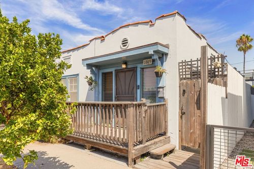 1315 Cabrillo Ave, Venice, CA, 90291-3705 | Card Image