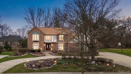 2291 Red Maple Dr, Troy, MI, 48098-2274 | Card Image