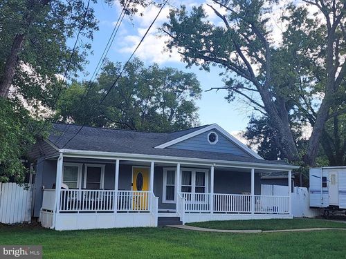 5913 Woodland Ln, Clinton, MD, 20735-1541 | Card Image