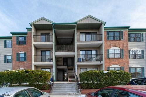 69 Fisher Dr, FRANKLIN PARK, NJ, 08823-1348 | Card Image