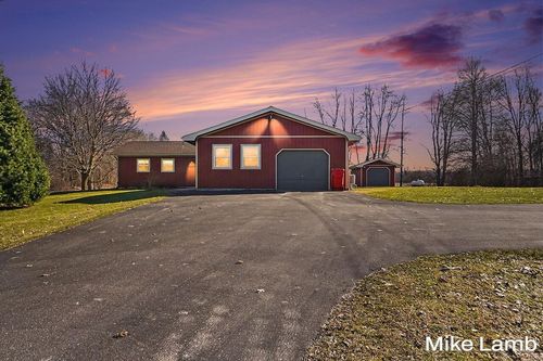 822 W 60th St, Newaygo, MI, 49337-9682 | Card Image