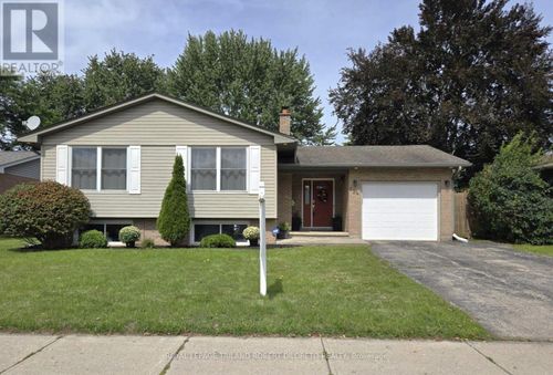 654 Grenfell Dr, London, ON, N5X2N2 | Card Image