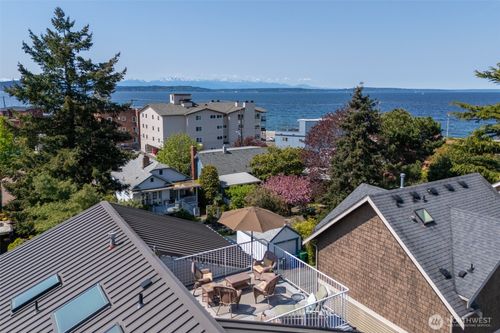 2a-2443 55th Ave Sw, Seattle, WA, 98116-2279 | Card Image