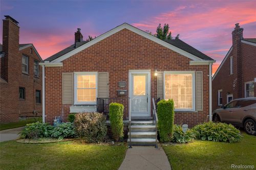 20934 Hunt Club Dr, Harper Woods, MI, 48225-1715 | Card Image