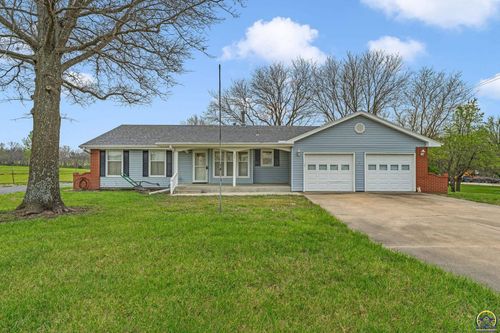 221 Nw 62nd St, Topeka, KS, 66617-1627 | Card Image