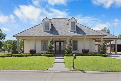 89 Dogwood Dr, Kenner, LA, 70065-6632 | Card Image