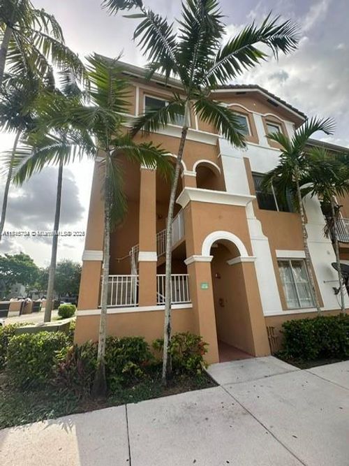 14-7100 Nw 177th St, Hialeah, FL, 33015-6242 | Card Image