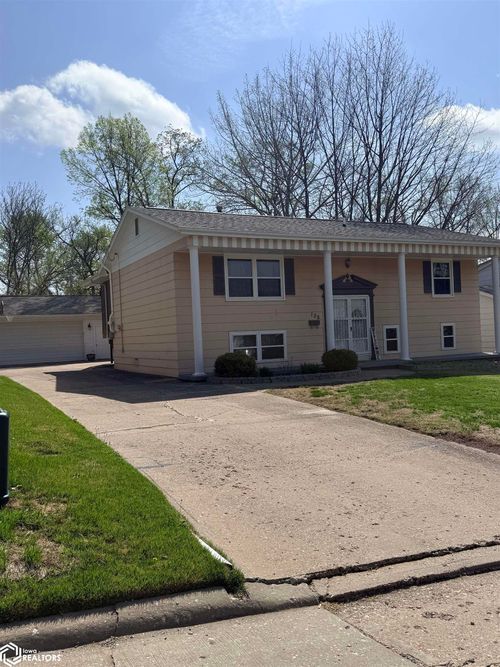 108 Cherokee Ln, Fort Madison, IA, 52627-2302 | Card Image