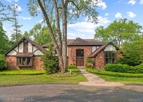 1299 Orchard Ridge Rd, Bloomfield Hills, MI, 48304-2646 | Card Image