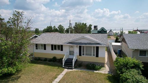 604 3 St E, Hanna, AB, T0J1P0 | Card Image