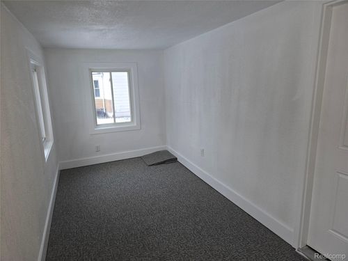 15331 Allen Rd, Southgate, MI, 48195-2969 | Card Image