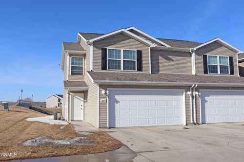 2617 Verity Ln Se, Mandan, ND, 58554-6392 | Card Image