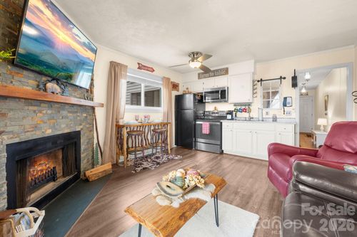 3304a-301 Pinnacle Inn Rd, Beech Mountain, NC, 28604-7479 | Card Image
