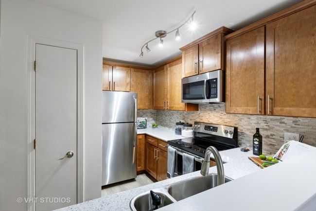 APT-1124 - 1630 Lincoln Meadows Cir, Condo with 2 bedrooms, 2 bathrooms and 2 parking in Schaumburg IL | Image 8
