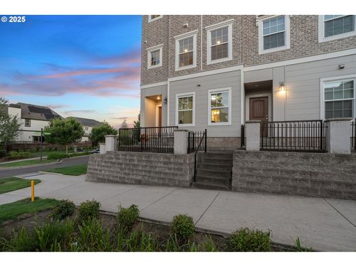 28700 Sw Villebois Dr N, Wilsonville, OR, 97070-7935 | Card Image