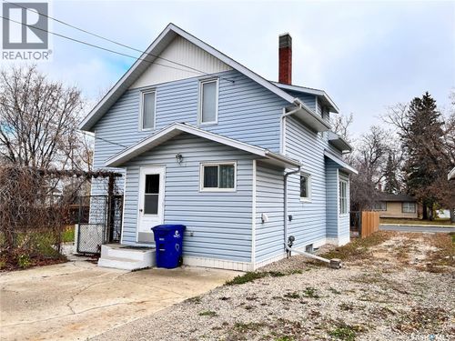 405 3rd St E, Wynyard, SK, S0A4J0 | Card Image