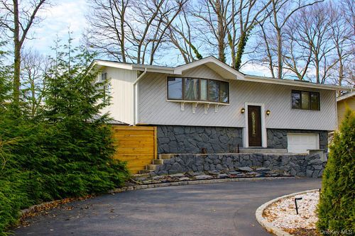 42 Shinbone Ln, Commack, NY, 11725-5513 | Card Image