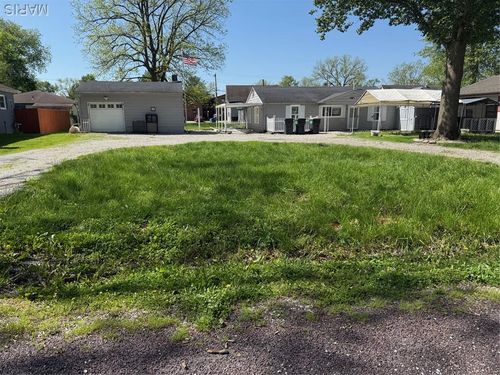 926 W Green St, Mascoutah, IL, 62258-1142 | Card Image