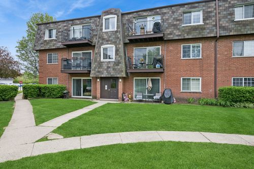 1e-9352 Bay Colony Dr, Des Plaines, IL, 60016-3764 | Card Image