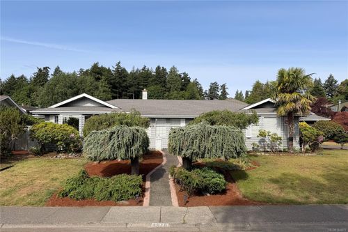 4878 Sea Ridge Dr, Victoria, BC, V8Y2R8 | Card Image