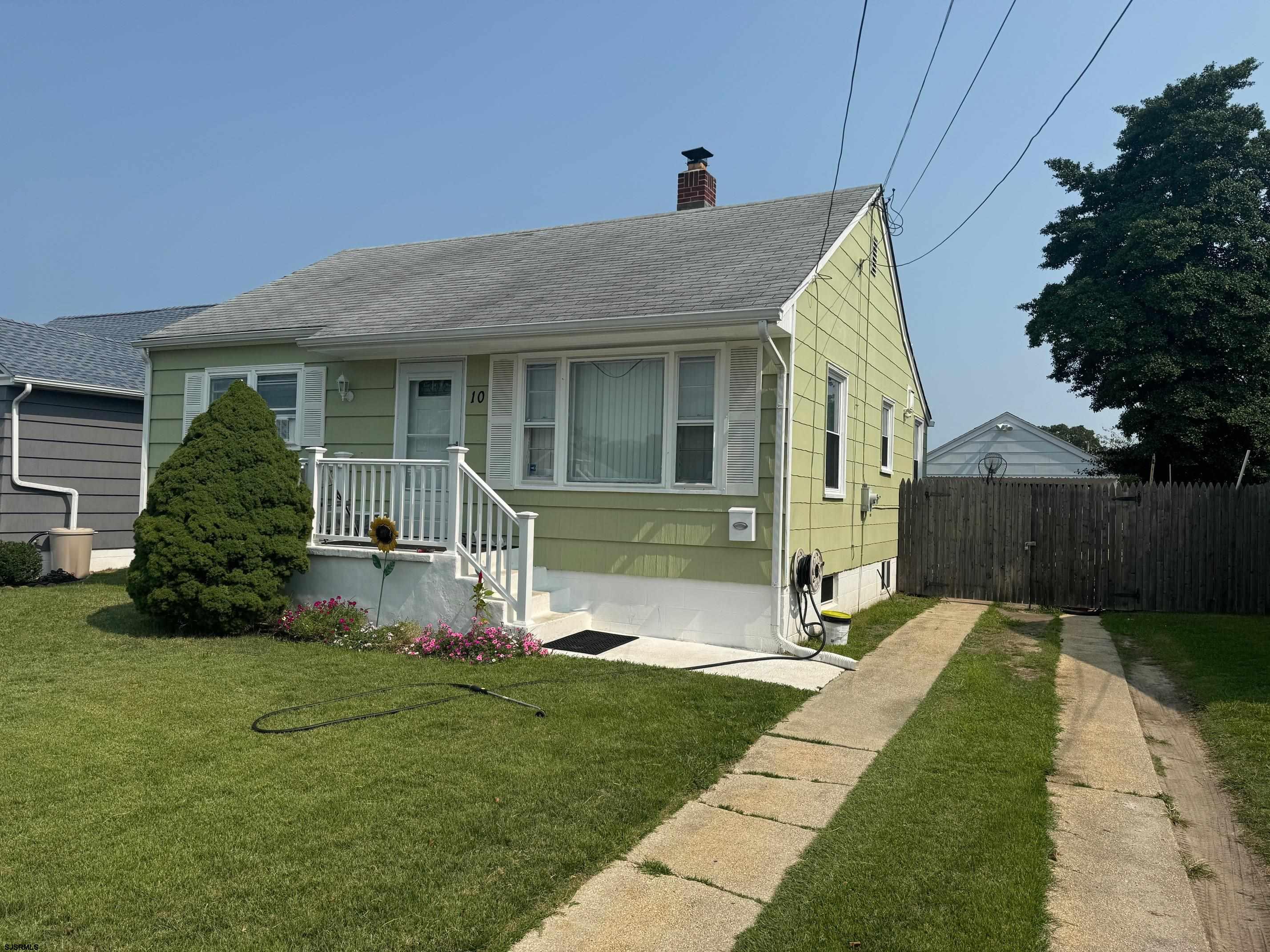 Montclair Dr, Pleasantville, NJ 08232