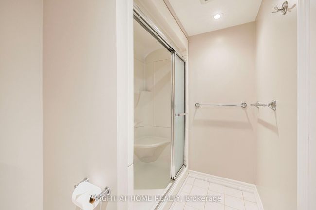 42 Valleyview Rd, House other with 5 bedrooms, 2 bathrooms and 6 parking in Brampton ON | Image 32