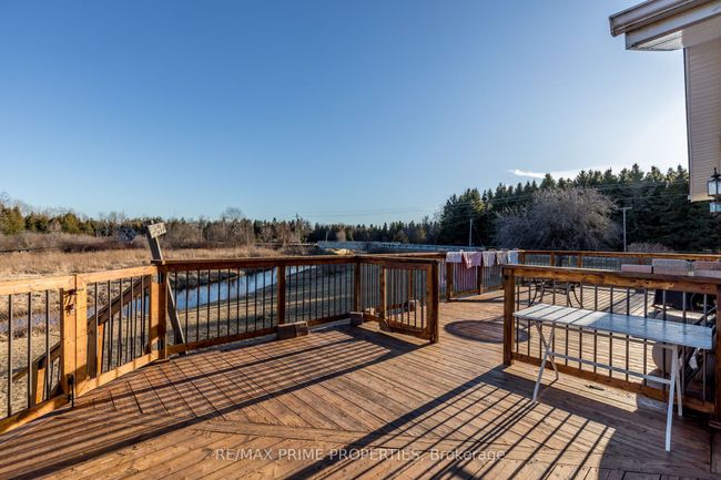 14009 1 St Concession Rd, House other with 3 bedrooms, 4 bathrooms and 10 parking in Zephyr ON | Image 10