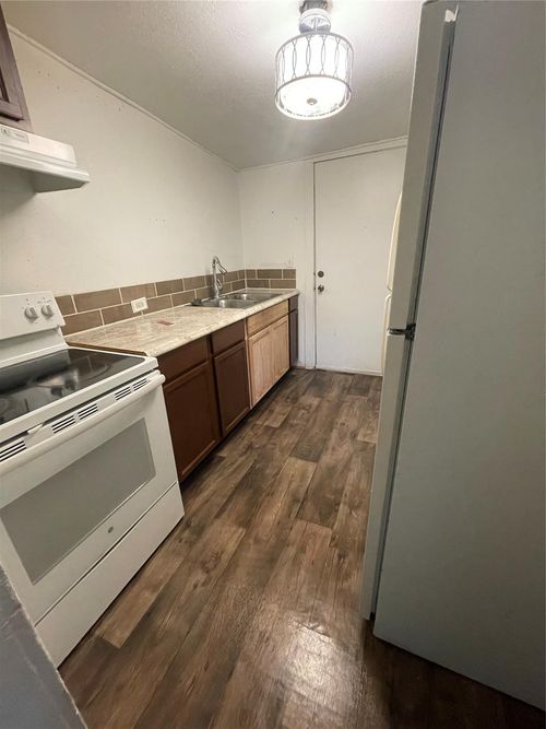 115 12th St, Port Arthur, TX, 77640-3352 | Card Image