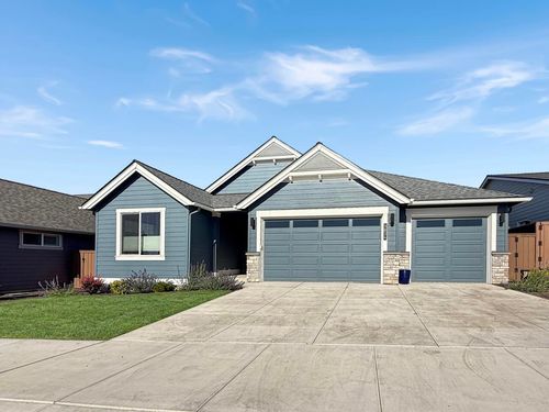 3834 Ne Oakside Loop, Bend, OR, 97701-5916 | Card Image
